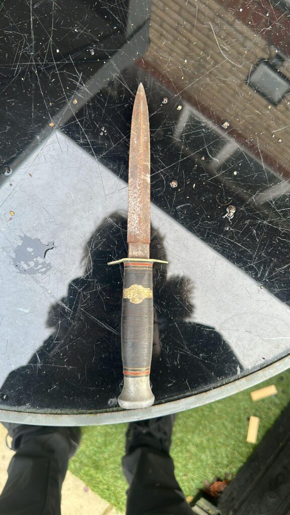 Can anyone identify this knife?