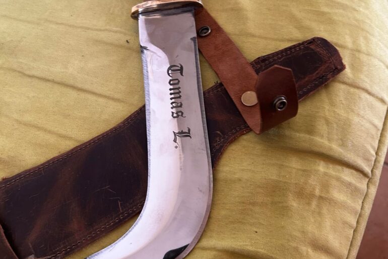 Old school chilean corvo forged in carbon steel (chilean amber and bronze for the grip)