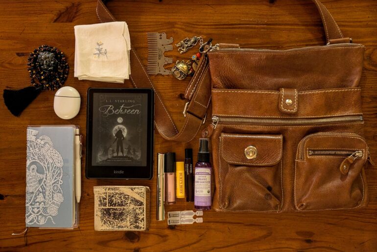 What I carry around with me on the weekends! Assume away ~