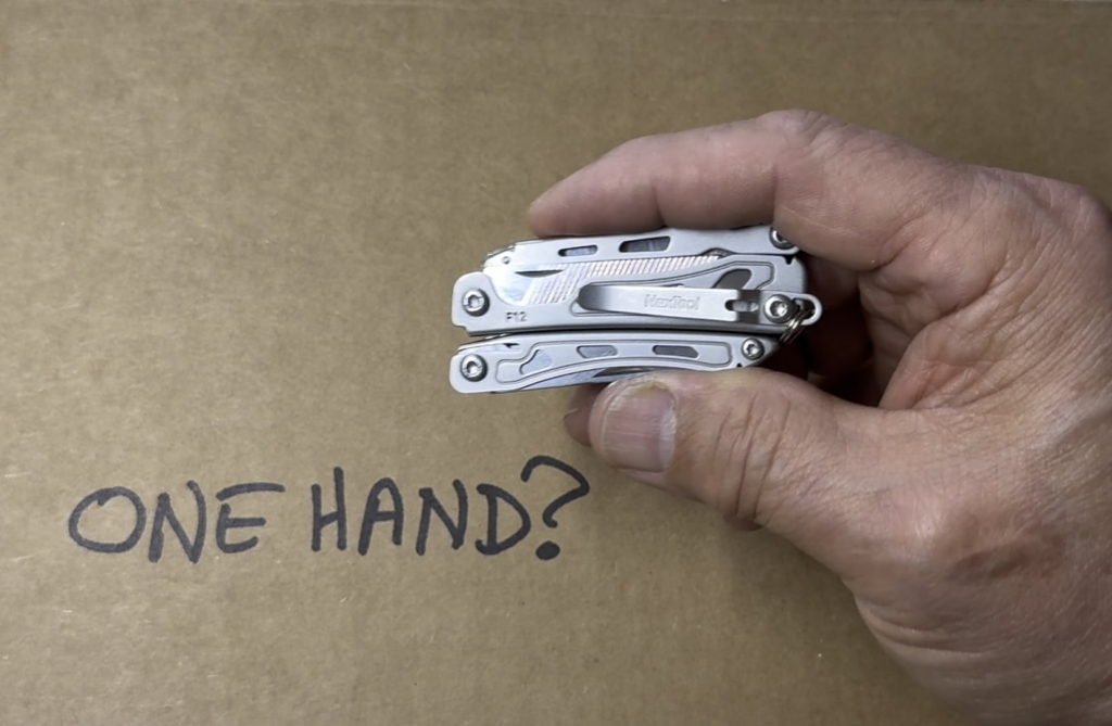One handed mini multitool