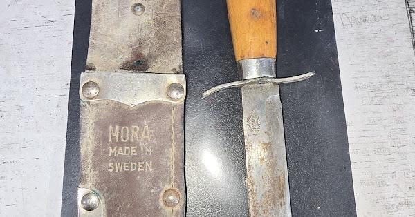 Help Identifying the year and type of this knife