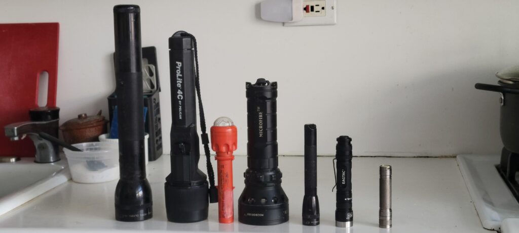 SOTC. Classic 4D, Pelican Prolite 4C dual filament, marine strobe 2AA, Microfire Warrior HID, Classic Mag 2AA, Eagtac P25, Eagtac D25a Ti