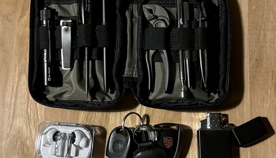 23 M pocket/bag dump