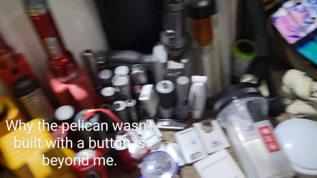 I just realised my pelican has no easy way to turn it on. All my flashlight have knobs, buttons and switches...