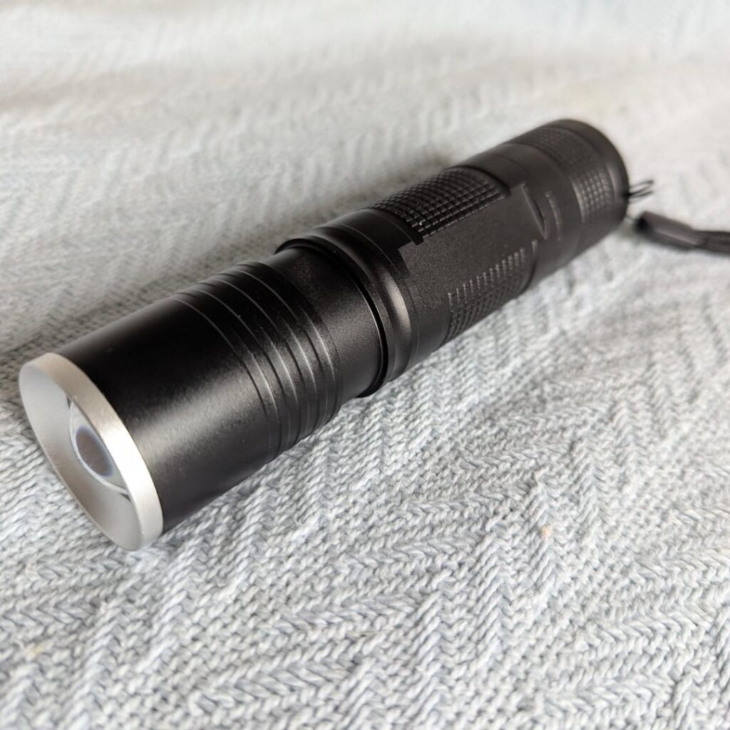 Unidentified white label/unbranded zoom flashlight Convoy threw into my order. Help to ID it?