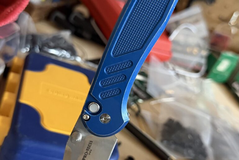 Supersized Saturday- what huge knife are you carrying today?