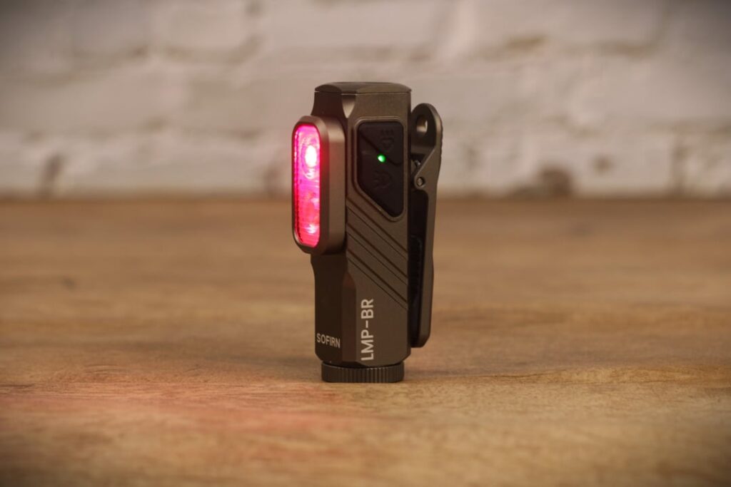 [Review] Sofirn ST10: Clip flashlight with dual fuel option and Deep Red light
