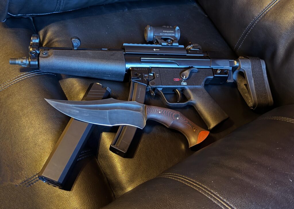 Gun or knife? Question came up in a group. Yep more Gunz & Knivez needed always & ammo lots & lots of ammo! @direpacific @sethlopezbladeworks Forged Recurve Fighter @hecklerandkoch what a pair! #direpacificblades #hkalldayeveryday #silencercoosprey #aimpointmicrot2