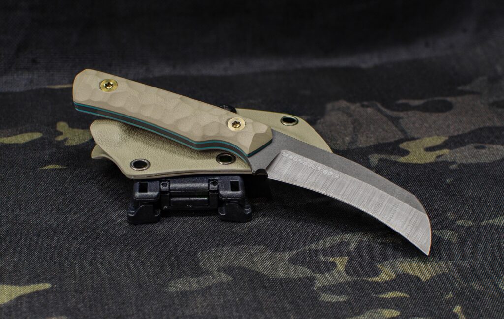 V1 Lineman knife in Magnacut and Desert tan