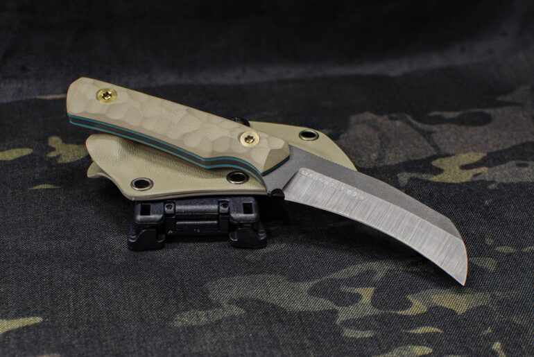 V1 Lineman knife in Magnacut and Desert tan