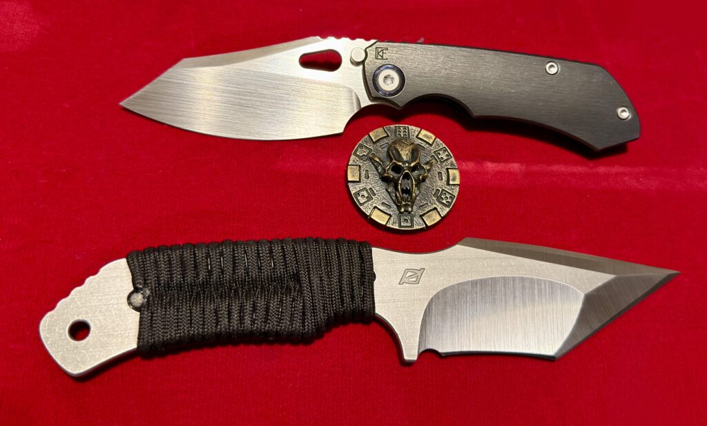 @rotten.design Tanto Tuesday fixed & @customknifefactory EVO 4.0 Both Rotten AF! Have a badass Rotten day on this Friday Eve! #tantothursday #rottendesign #customknifefactoryevo4 #rottendesigndriftertanto #rottendesignevo4 more EDC time 😂 Every Day Carry 😂