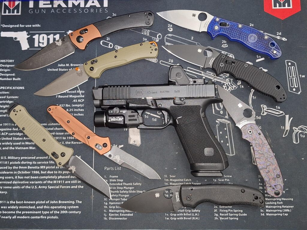 New Benchmade Taggedout and Crooked River , Spyderco Manix 2 Salt and P3 , Glock G45.6