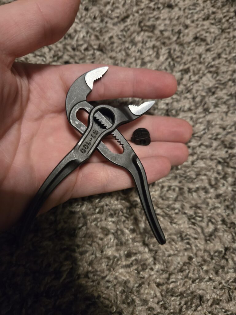 How my knipex xs arrived with no ball or spring in sight