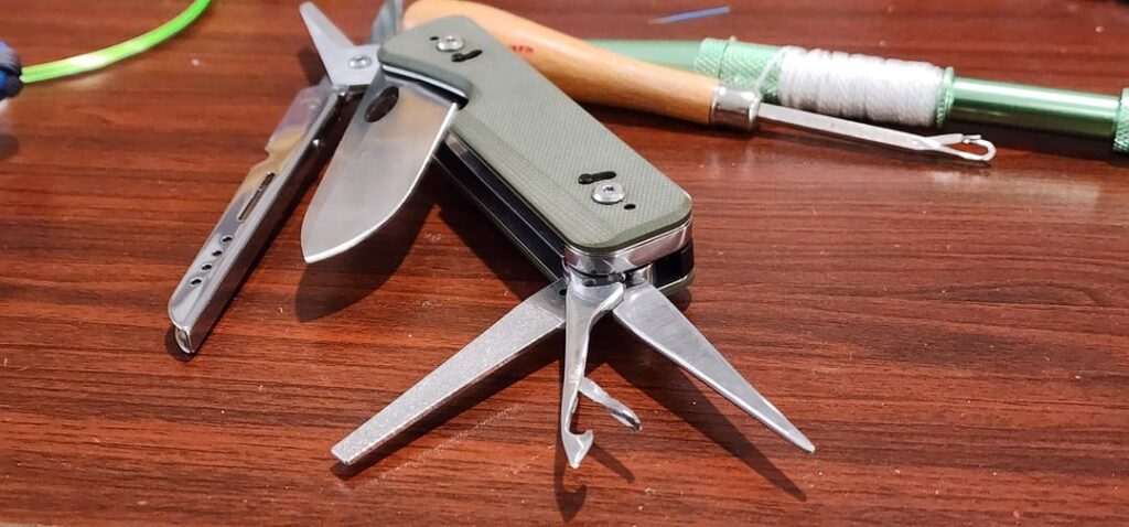 Customized implements on my Roxon Flex Shears - Latch hook and single slot Marlin spike [OC]