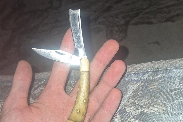 Straight razor and knife