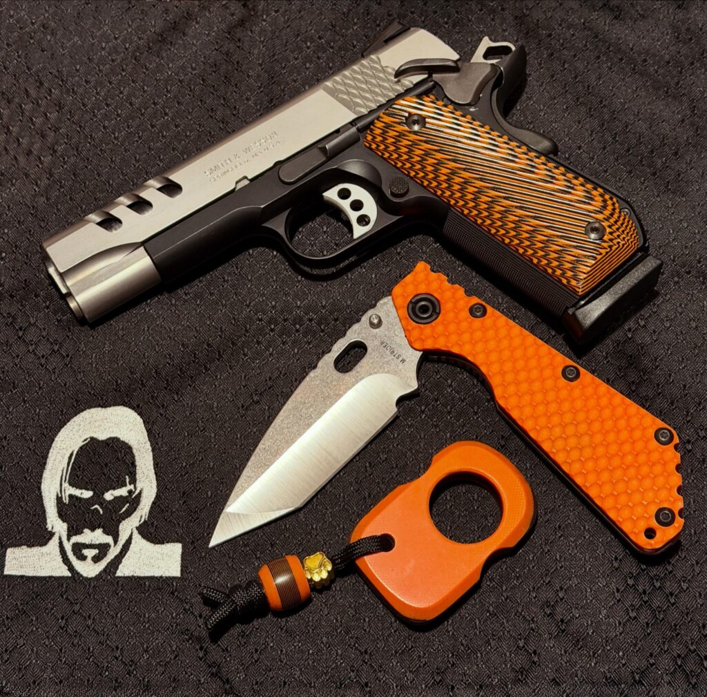 TantoTuesday😎 @striderknives SNG CC Tanto - Orange G-10 - Magnacut sitting badass with @smithandwessoninc 1911 Performance Center Orange G-10 Grips! #tantotuesday #striderknives #smithandwesson1911performancecenter hash tags added for you bitches out there 😂 🖕🏻ride this assholes 😂