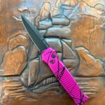 Piranha bodyguard in pink, why not?!