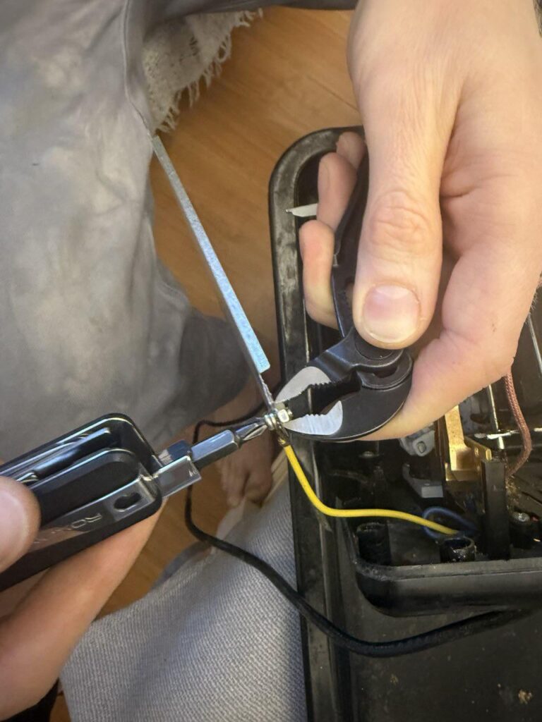 How do you do this, Leatherman people?