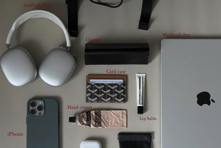 The work bag I ofen carry. What does my bag say about me!