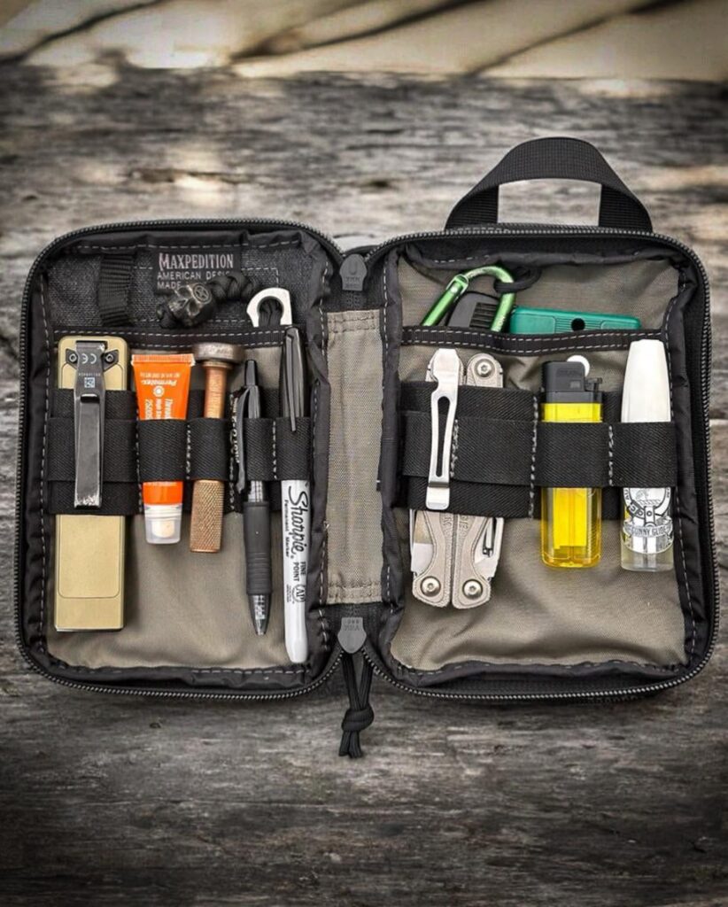 Heading back to work next week after 5 months away recovering from an accident. Decided I’d organize my usual day bag with a dedicated EDC pouch for the first time. Normally it’s all just scattered throughout my pack, so I think this should definitely help… 🤔