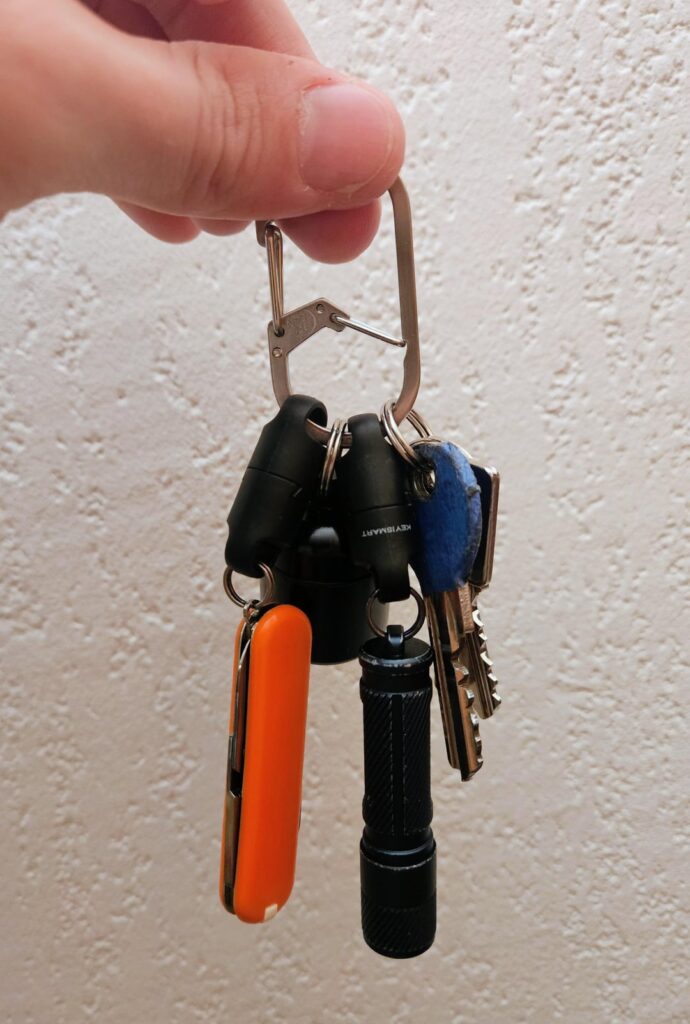 Functional, Low-Bulk EDC Keychain