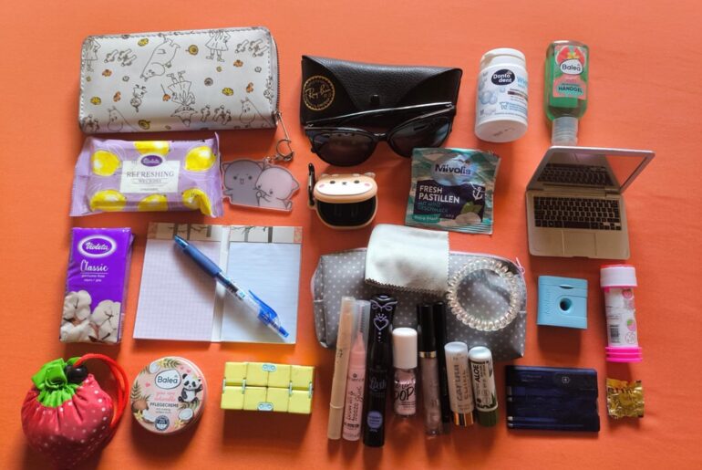 bag detectives, what can you tell about me? ft. the two bags i mostly switch between