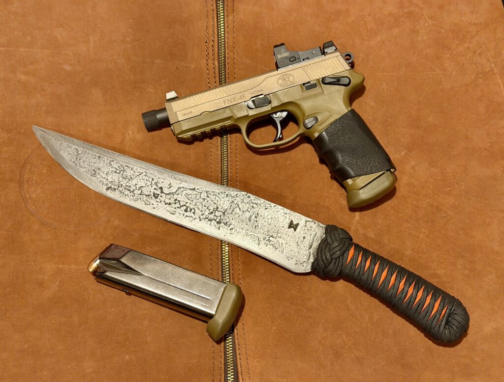 James Helm @helmforge #fixedfriday #fnfriday #fixedbladefriday #helmforge