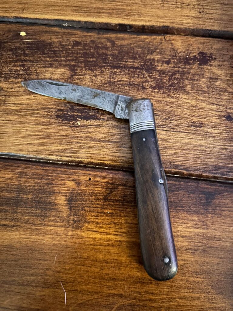 Can anyone help in identifying this inherited pocket knife?