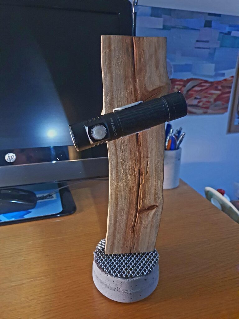 After the defeat in the open field against the xhp 50.e r70 I found the solution to the nichia 719a: Table lamp.