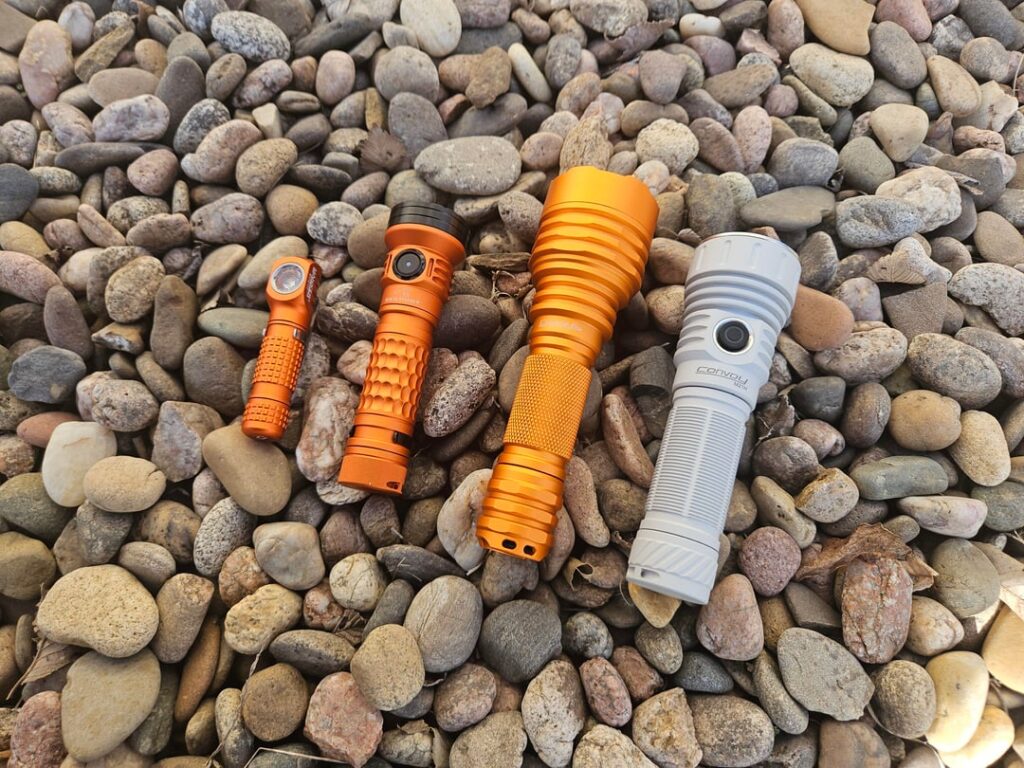 Convoy M21H 4x519A 3500K, Skilhunt Mix-7 Gen 2 Plus 519A 5000K, Convoy C8+ LHP531 1800K, Manker E02 III 519A 4000K