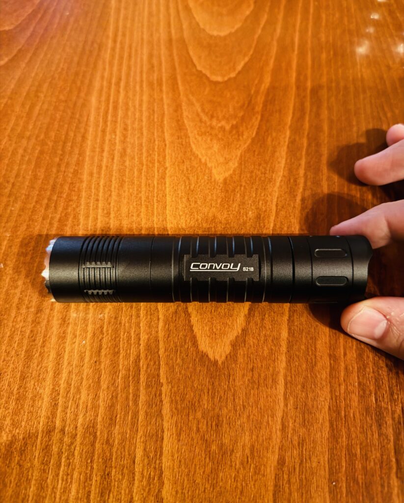 NLD! Convoy S21B LHP351 4000K 10A buck driver with a jagged bezel from Simon.