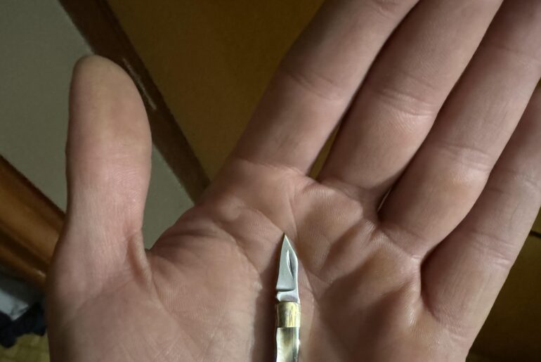 My mother bought me a knife