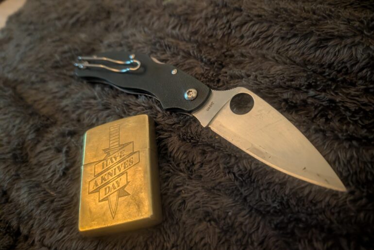 Don't understand why people tend to say hap40 tends to scratch easily. It's basically still new, been used once to inspect for defects. Small scratch on the right side. Caly 3 btw. One of the knives that fell out of the bag when my at the time 16.000EUR collection was stolen.