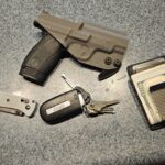 Knife in non dominate pocket?