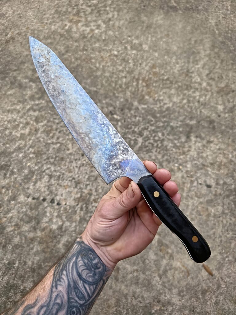 Here's an example of a 30 day natural patina on my wife's 15n20 high carbon steel chef knife.🤙 Use as normal and rinse and mineral oil before putting away and gtg👊