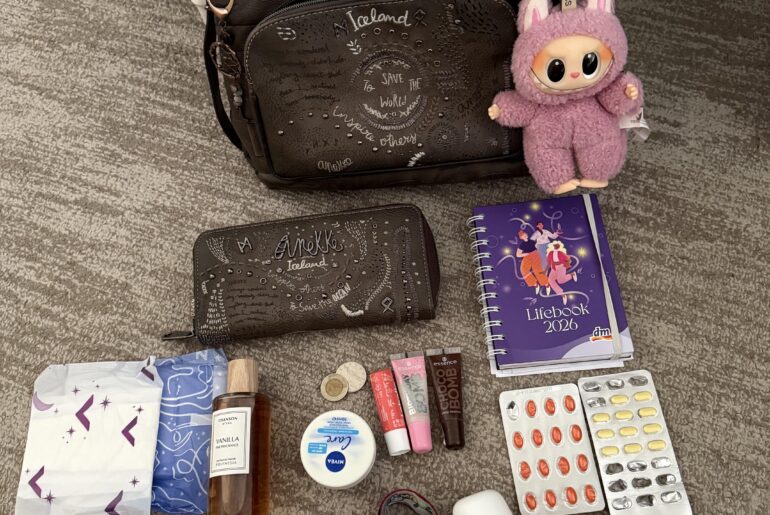 My everyday backpack🌸 What do you think of me?