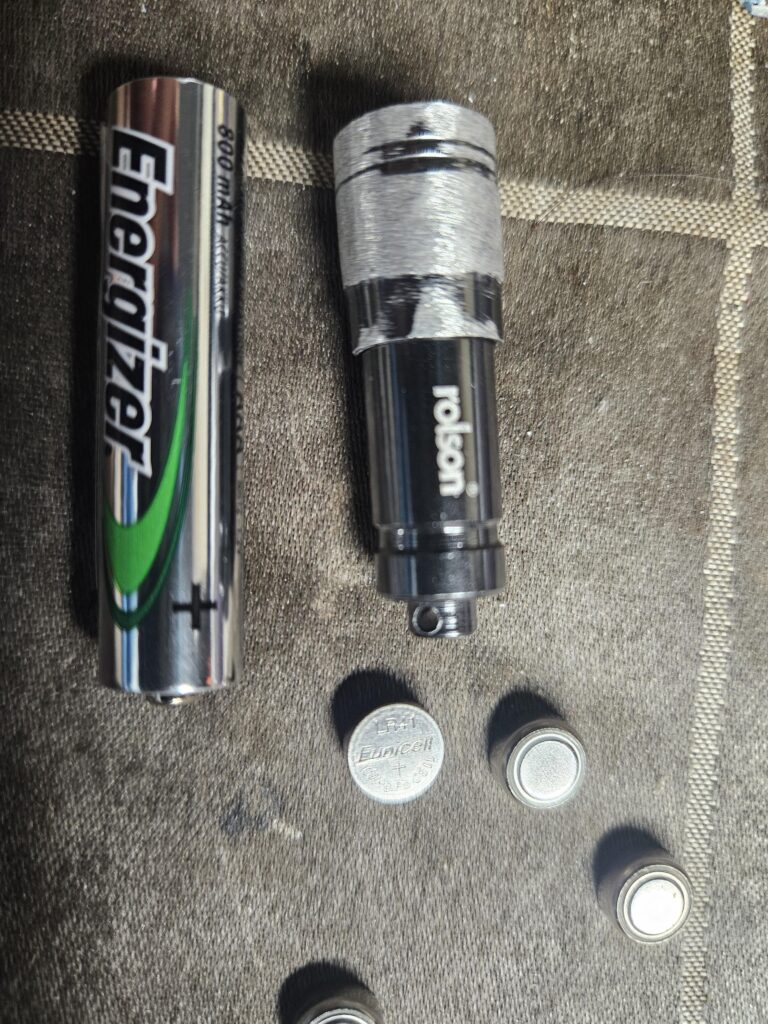 Identifying and using this tiny Rolson flashlight