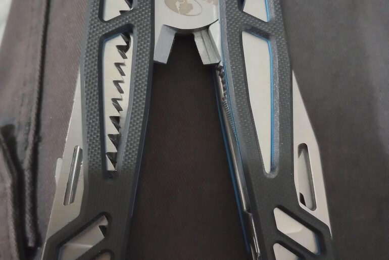 Will storing this multitool not fully closed/compressed be an issue at all?