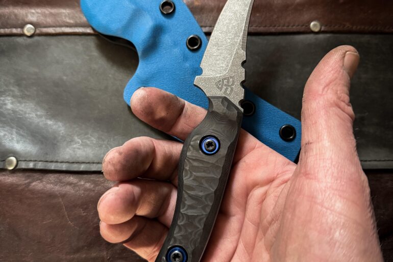 N690 EDC with CF/blue G10