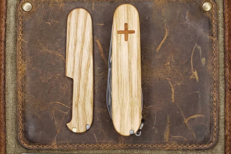 Ash wood scales on the Victorinox Spartan!