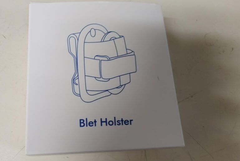 Wuben X1 Pro comes with a blet holster.