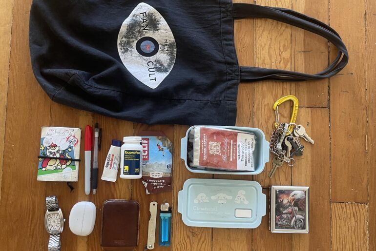 hi this is whats always in my bag - what can you tell about me?
