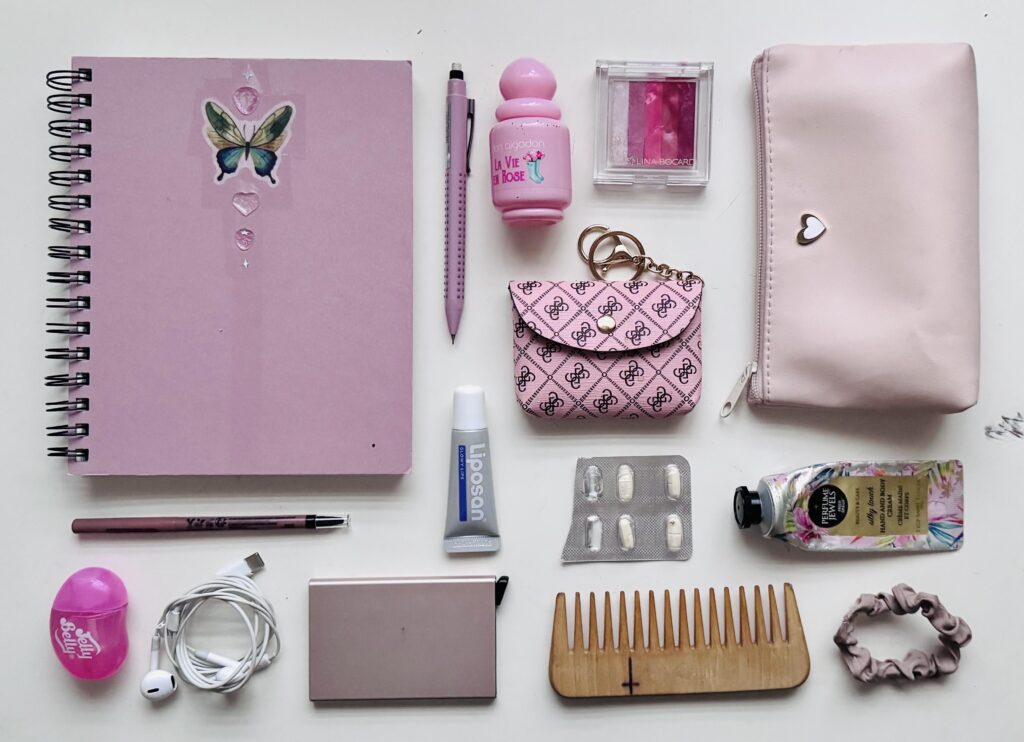 The pink dailies 🌸 - my purse changes but the insides don’t