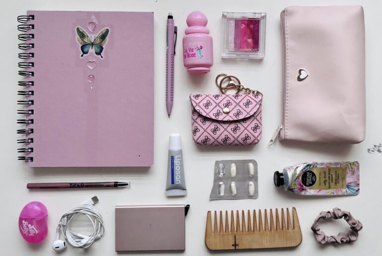 The pink dailies 🌸 - my purse changes but the insides don’t