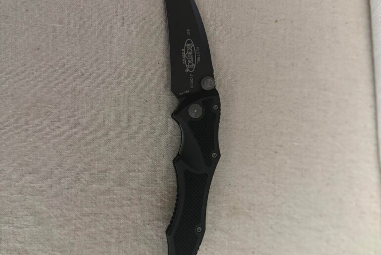 Microtech Kestrel (Manual)