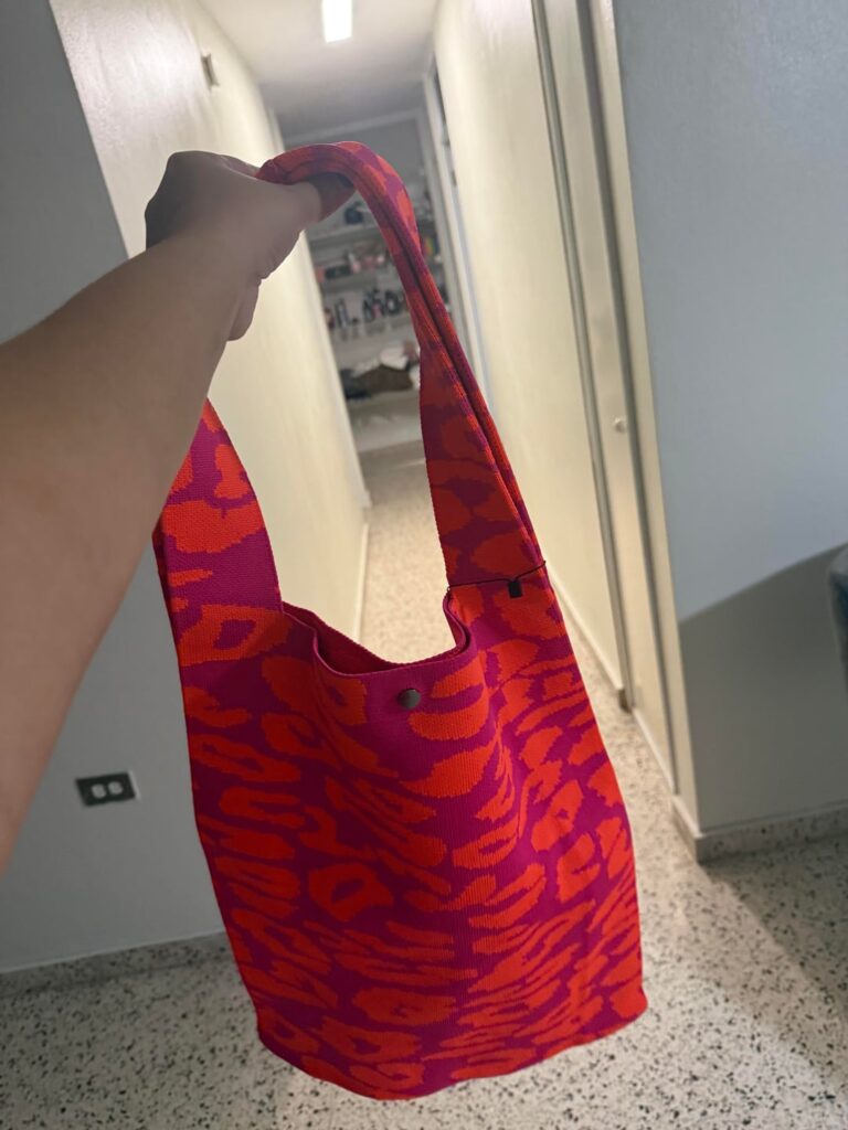 You guys, what can you tell about me? Thats all I had in my bad from yesterday!! What’s my ocupation now? 🥹