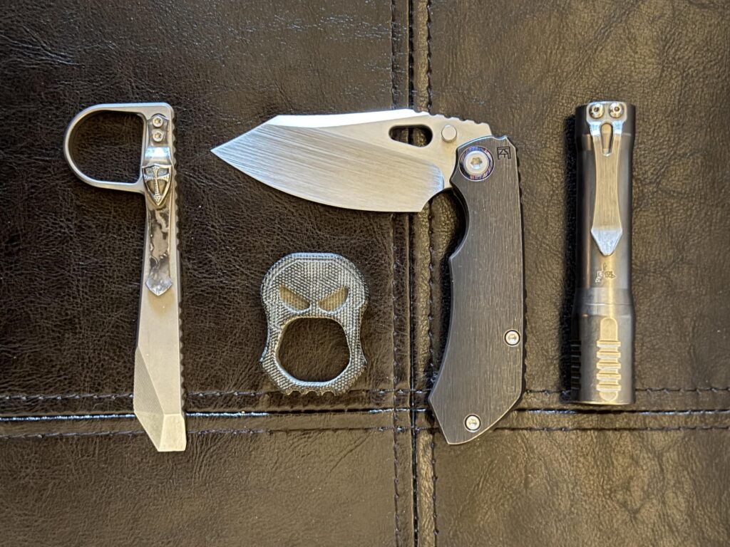 Wednesday Stuff! @phoenixtoolworks Impact with @steelflameunderground clip. @rotten.design EVO 4.0 hand rubbed blade. Micarta SkulLux @luxcarry_llc. @focusworksedc Ti light.