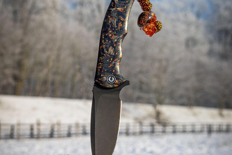 Shredded carbon fiber & snow are a great match right? That's the civivi Praxis