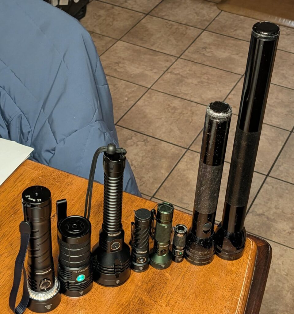 Decided to fire up an old incandescent Maglite and take beam shots on the ceiling