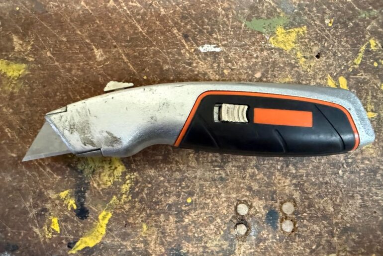 I don’t know what brand this is, but this is the best utility knife ever.